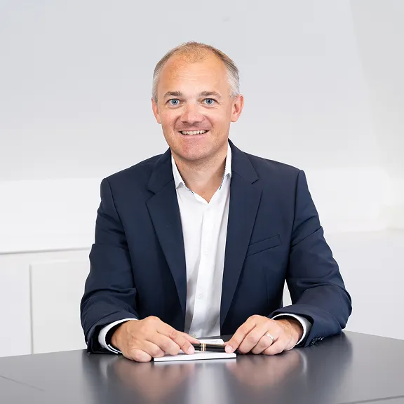 Portraitfoto von Dr. Georg Aichinger