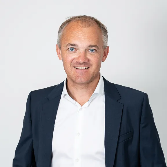 Portraitfoto von Dr. Georg Aichinger