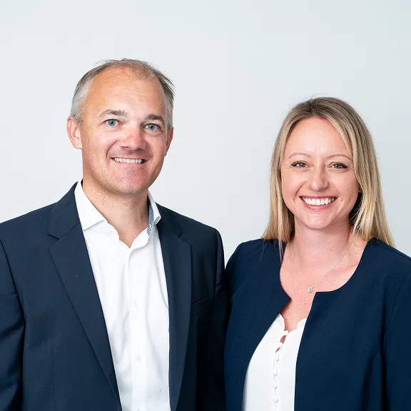 Portraitfoto von Dr. Georg Aichinger und Anja Aichinger